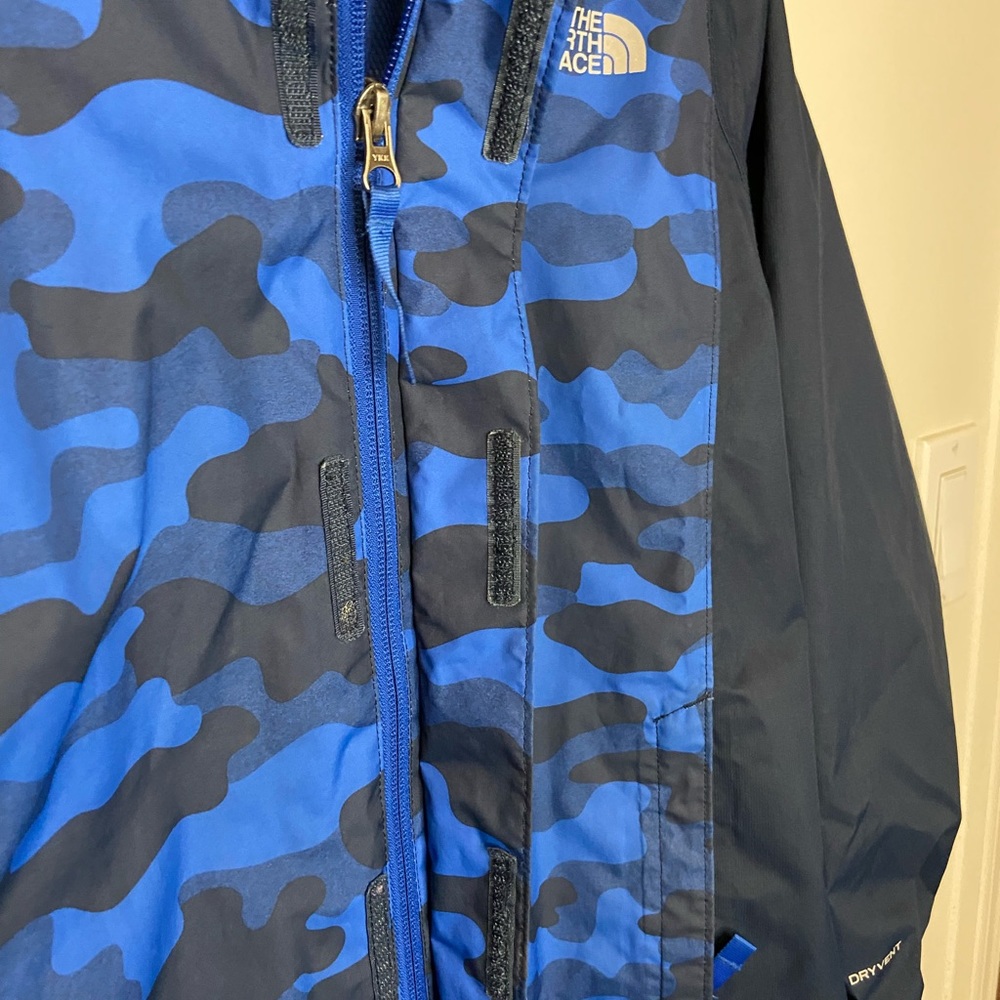 ❄️The North Face Boys/Kids Camo Jacket - Picture 5 of 6